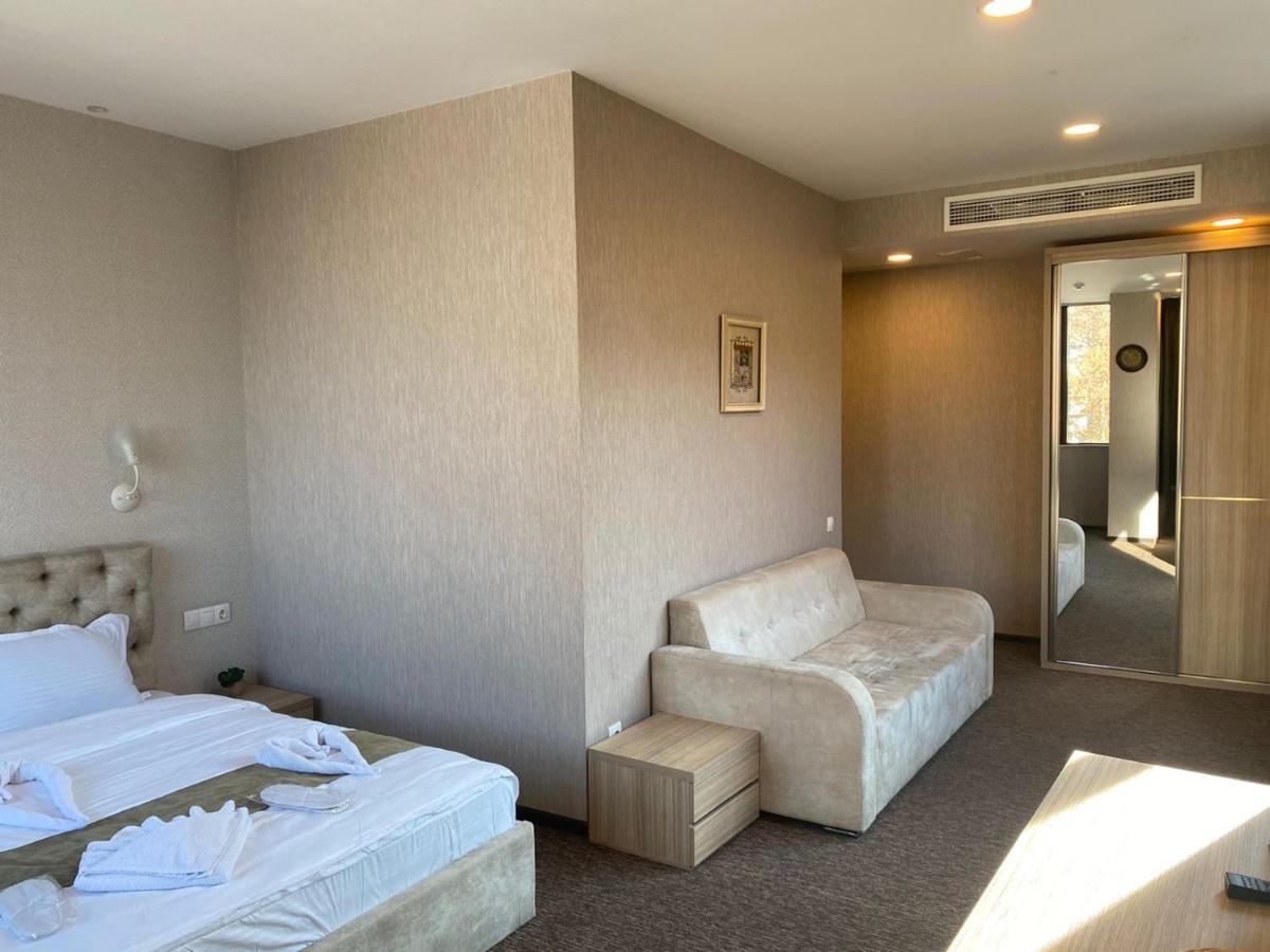 Tbt Hotel Tbilisi ภายนอก รูปภาพ